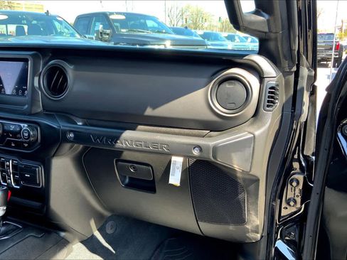 Used 2022 Jeep Wrangler Unlimited Sport image 18