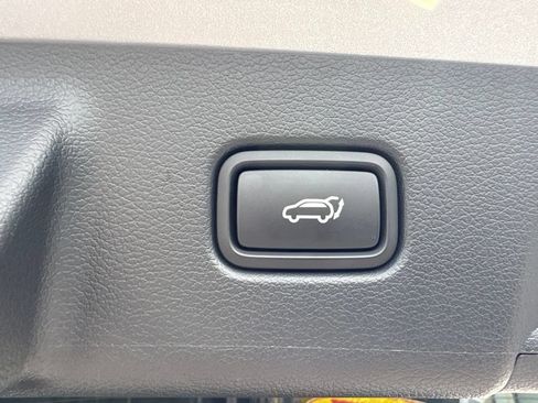 Used 2025 Hyundai Palisade SEL FWD image 14