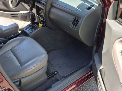 Used 2003 Chevrolet Tracker LT AWD/4WD image 8