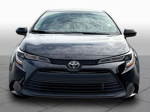 Used 2025 Toyota Corolla LE FWD image 4