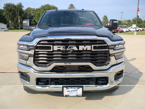 Used 2026 RAM 2500 Big Horn AWD/4WD image 2