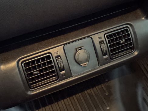 Used 2018 Toyota Tundra SR5 AWD/4WD image 14