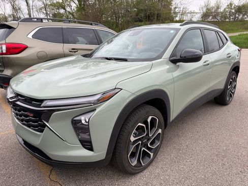 Used 2024 Chevrolet Trax RS w/ Driver Confidence Package FWD image 5