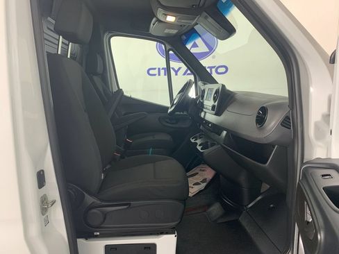 Used 2022 Mercedes-Benz Sprinter 1500 image 32