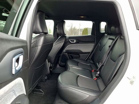 Used 2024 Jeep Compass Latitude image 10