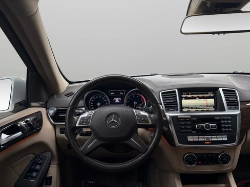Used 2014 Mercedes-Benz GL 450 4MATIC image 30