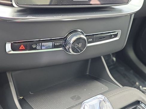 New 2026 Volvo XC90 B6 Plus w/ Protection Package Premier image 16