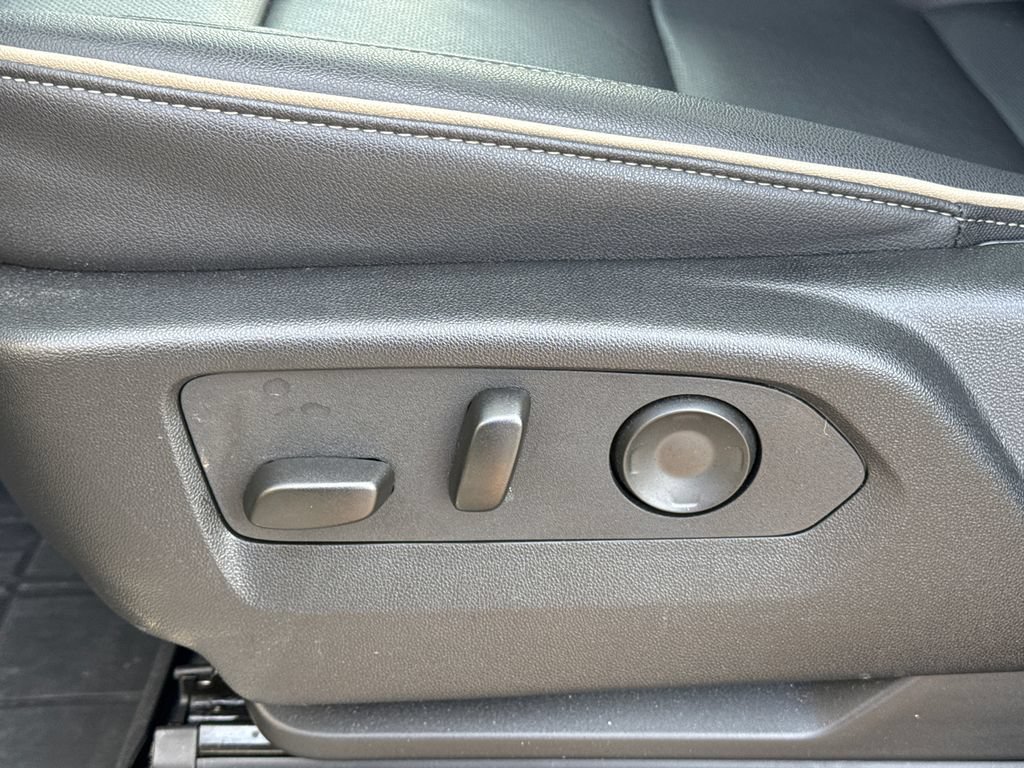 Certified 2025 Chevrolet Tahoe Premier AWD/4WD image 18