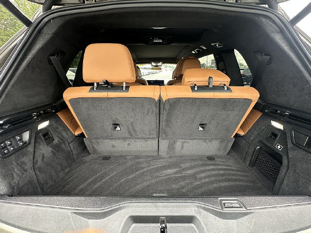 Used 2024 BMW X7 xDrive40i w/ M Sport Package AWD/4WD image 15