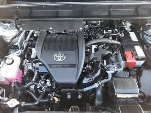 Used 2023 Toyota Highlander XLE AWD/4WD image 11