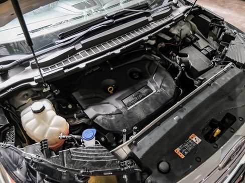 Used 2018 Ford Edge Titanium w/ Technology Package image 59