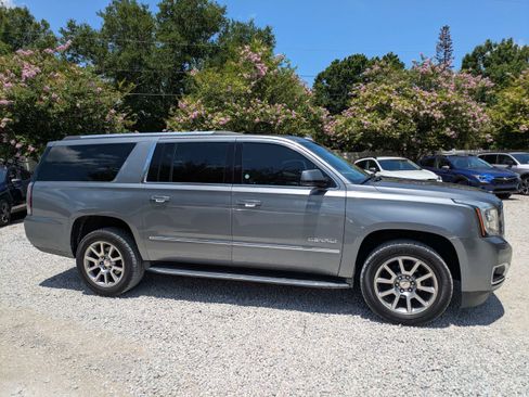 Used 2020 GMC Yukon XL Denali RWD image 3