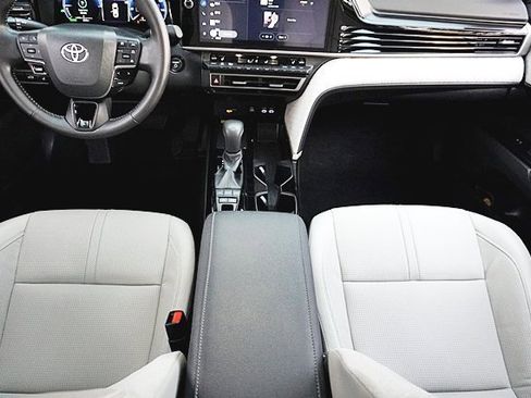 Used 2025 Toyota Camry XLE image 19