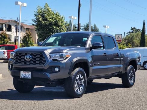 Certified 2023 Toyota Tacoma TRD Off-Road w/ Advanced Technology Package AWD/4WD image 10