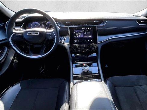 Used 2023 Jeep Grand Cherokee Altitude image 16