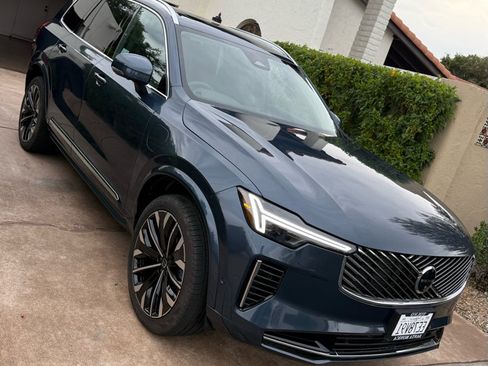 Used 2025 Volvo XC90 T8 Plus w/ Protection Package Premier image 9