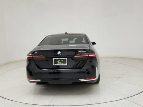 Used 2024 BMW i5 eDrive40i w/ M Sport Package RWD image 9