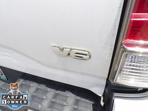 Used 2016 Toyota Tacoma Limited w/ Towing Package RWD image 13