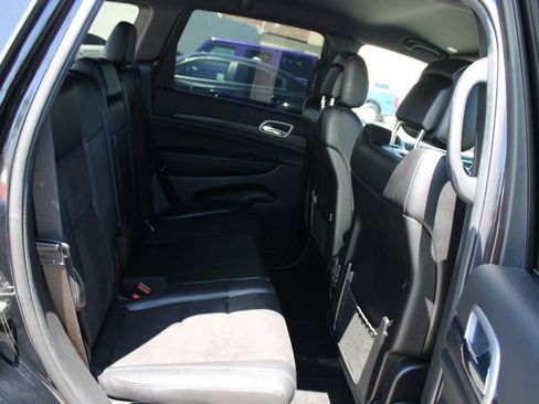 Used 2022 Jeep Grand Cherokee Laredo X AWD/4WD image 12