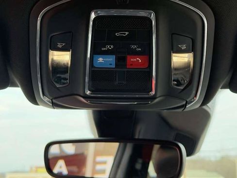 Used 2023 Jeep Grand Cherokee Altitude image 15