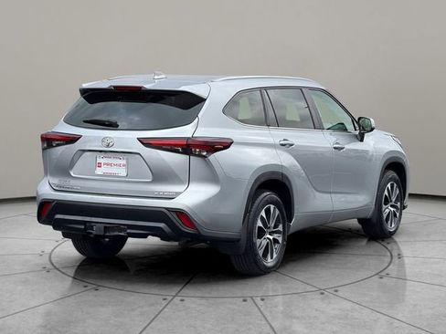 Certified 2024 Toyota Highlander XLE image 6