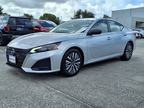 Used 2024 Nissan Altima 2.5 SV FWD image 21