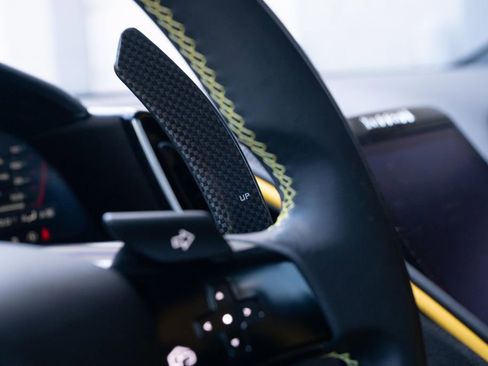 Used 2024 Ferrari Roma Spider image 36