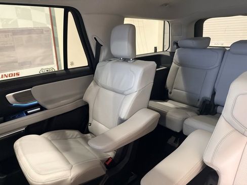 New 2026 Ford Expedition Platinum image 27