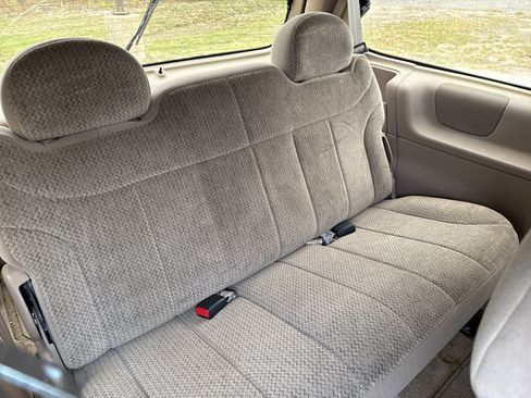 Used 1998 Ford Windstar GL image 17