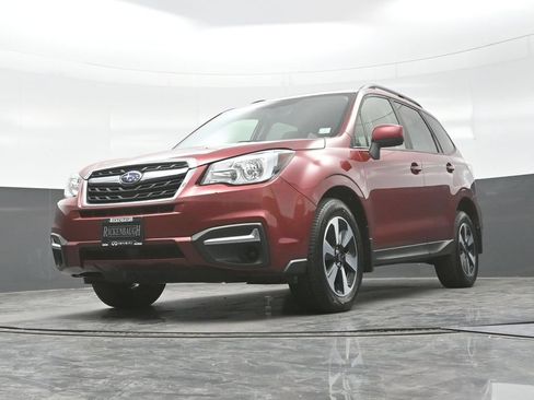 Used 2017 Subaru Forester 2.5i Premium w/ All-Weather Package AWD/4WD image 18