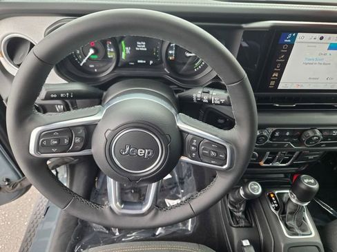 Used 2025 Jeep Wrangler Unlimited Sahara AWD/4WD image 20