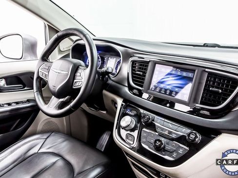 Used 2020 Chrysler Pacifica Touring-L image 20