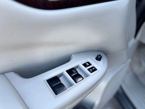 Used 2015 Nissan Quest S image 20