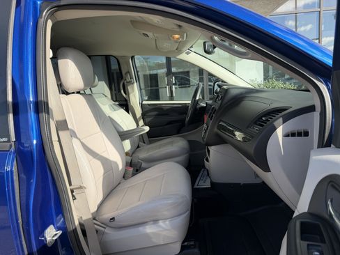 Used 2013 Dodge Grand Caravan SXT image 24