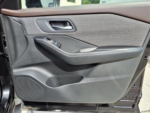 Used 2023 Nissan Rogue SV AWD/4WD image 10