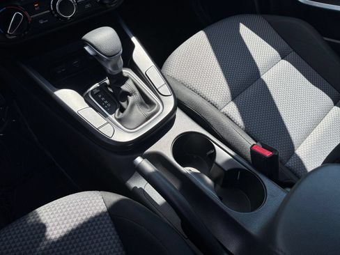 Used 2025 Kia Soul LX w/ LX Technology Package FWD image 39