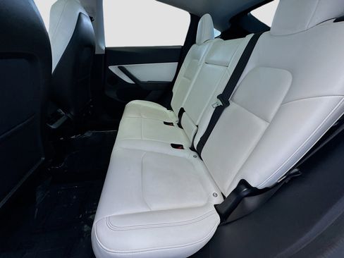 Used 2020 Tesla Model Y Long Range image 13