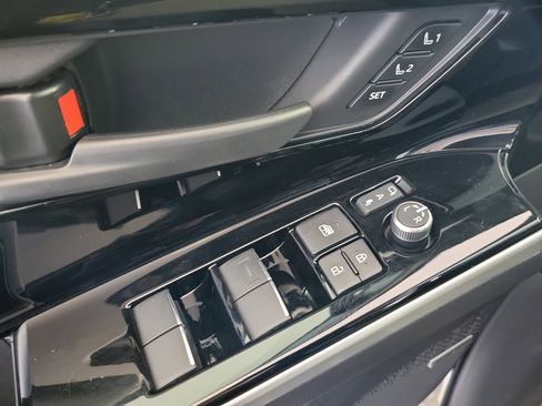 Used 2025 Subaru Solterra Limited image 29