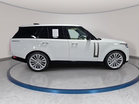 Certified 2025 Land Rover Range Rover SE AWD/4WD image 4