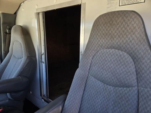 Used 2005 Chevrolet Express 3500 image 16