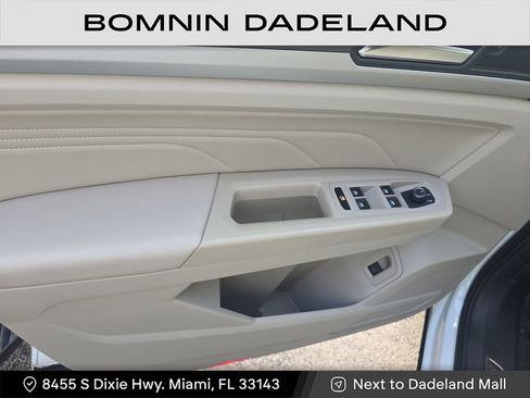 Used 2021 Volkswagen Atlas SEL R-Line image 19