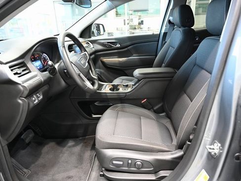 Used 2023 GMC Acadia SLE w/ Driver Convenience Package image 9