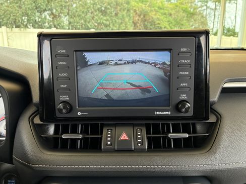 Used 2021 Toyota RAV4 XLE Premium image 22