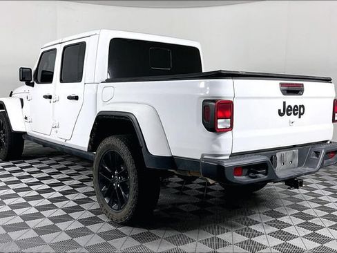 Used 2024 Jeep Gladiator Sport AWD/4WD image 2