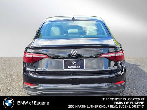Used 2022 Volkswagen Jetta SE FWD image 4