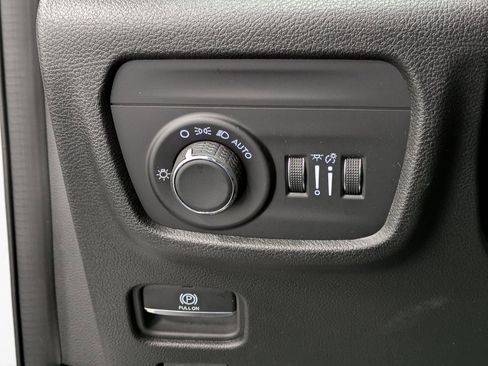 Used 2024 Jeep Grand Cherokee Laredo X image 20