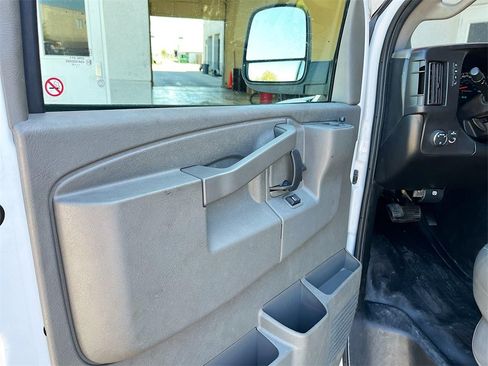 Used 2022 Chevrolet Express 2500 w/ Driver Convenience Package image 17