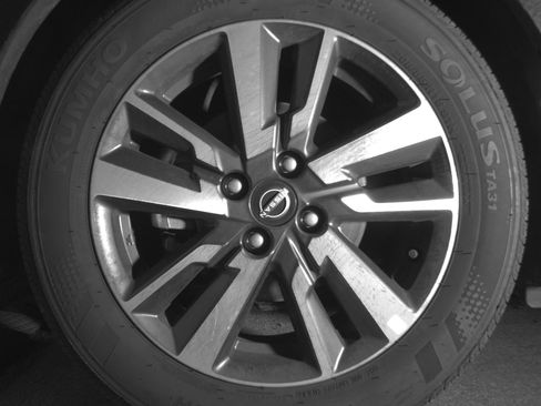 Used 2025 Nissan Versa SV FWD image 12