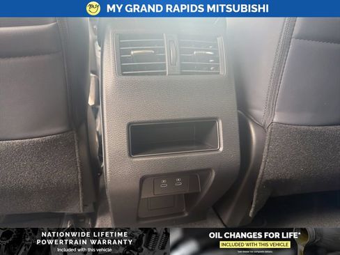 New 2026 Mitsubishi Outlander SE AWD/4WD image 9