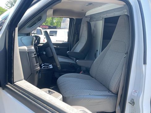 Used 2024 Chevrolet Express 3500 w/ Power Convenience Package RWD image 9